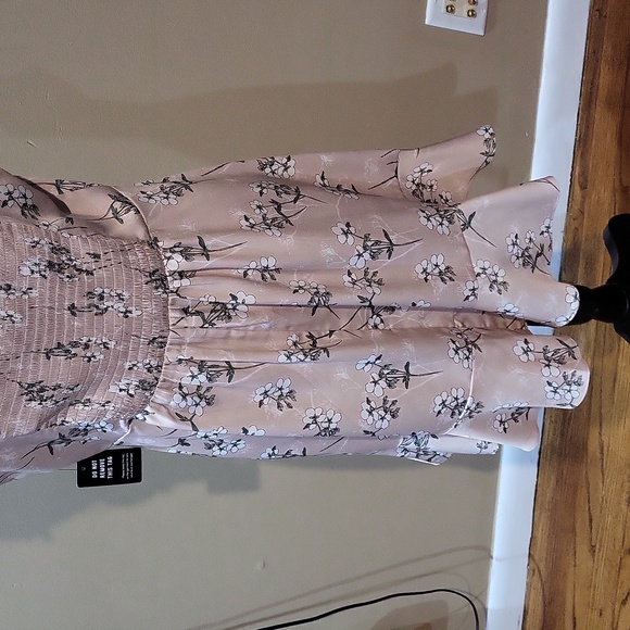 Express Dress 🤍 - Picture 11 of 15